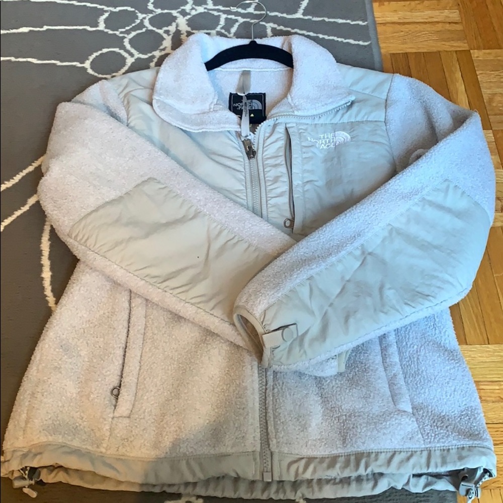 North face women’s Denali jacket in light grey